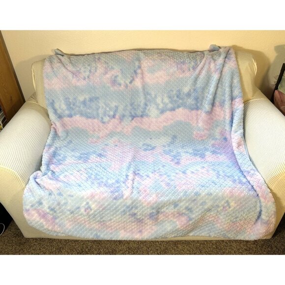 Aviva Stanoff Soft Textured Purple Pink Blanket and 2 Pillow set, NWT, MSRP $799 - Picture 2 of 12